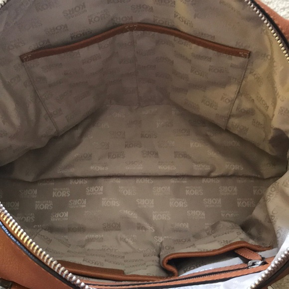 Handbag - Picture 9 of 15